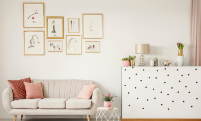 Décoration murale : comment transformer vos murs avec des stickers, tableaux et miroirs